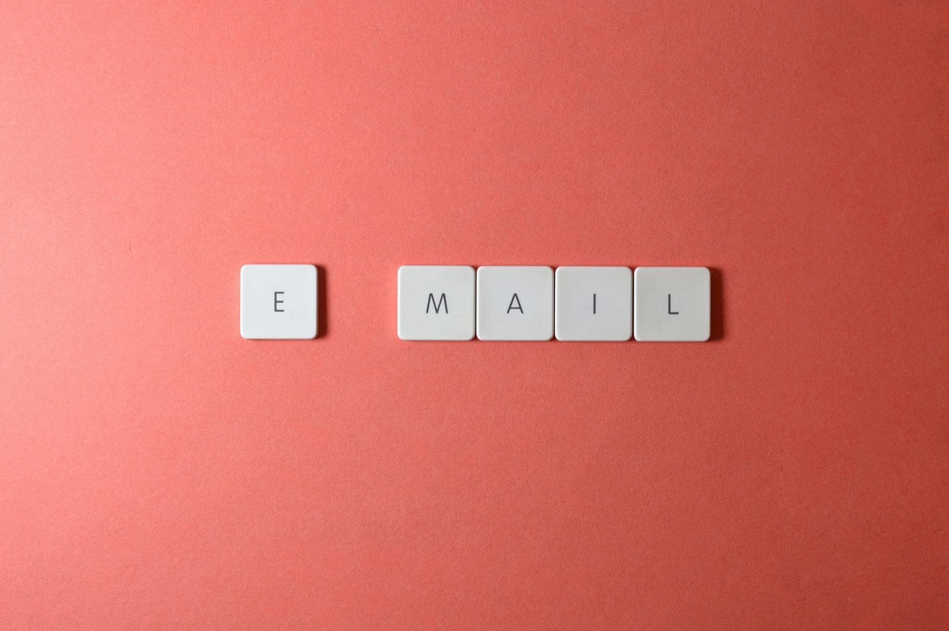 Cold E-Mail für Dienstleister: 5 Sequenzen, die Antworten bringen